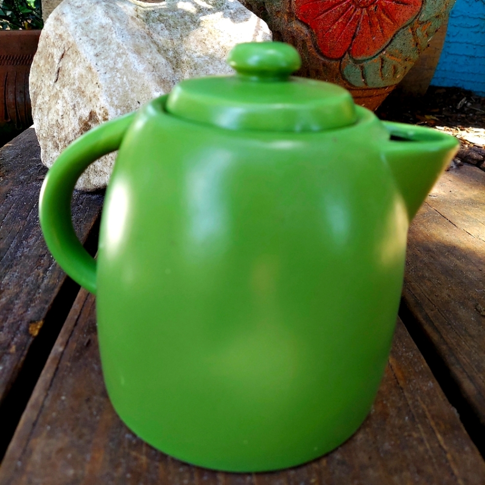 Starbucks avocado tea pot. Collectors tea pot,  a little modern a little mcm....
